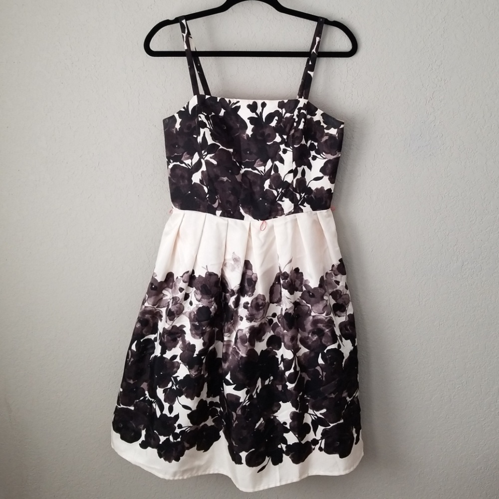 Jessica Howard Black and white floral dress